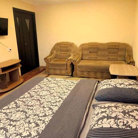 GIL Apartment 2к квартира центр пл Петефи 9a Ужгород Экстерьер фото